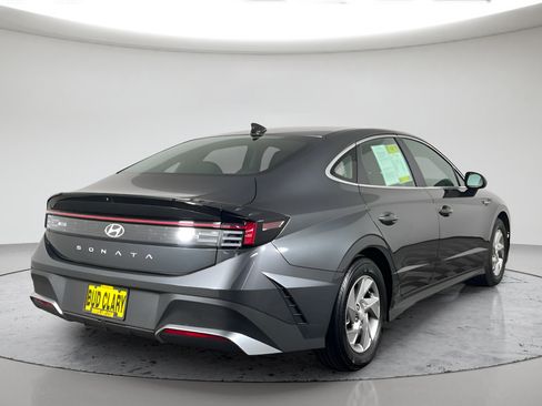 Used 2025 Hyundai Sonata SE FWD image 3
