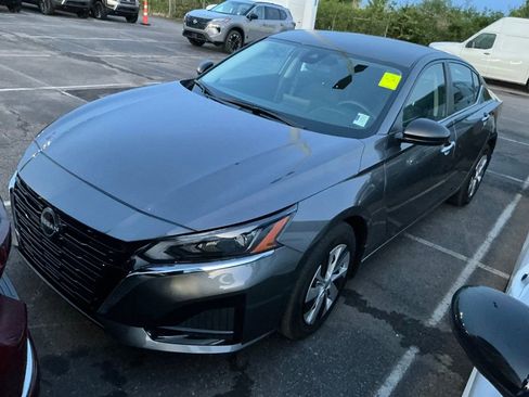 Used 2025 Nissan Altima 2.5 S image 2