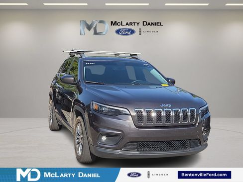 Used 2019 Jeep Cherokee Latitude Plus w/ Comfort/Convenience Group FWD image 1