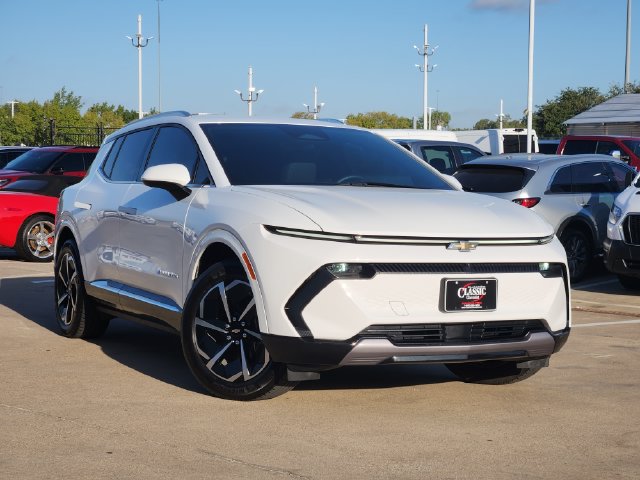 Used 2024 Chevrolet Equinox EV LT AWD/4WD image 2