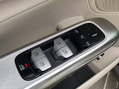 Used 2025 Mercedes-Benz GLC 300 image 13