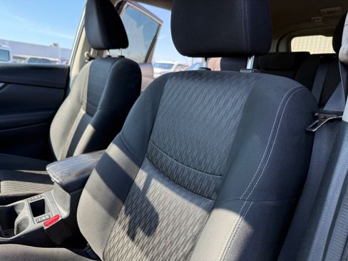 Used 2017 Nissan Rogue SV image 25