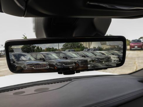 New 2025 Jeep Grand Cherokee Limited w/ Luxury Tech Group II image 30