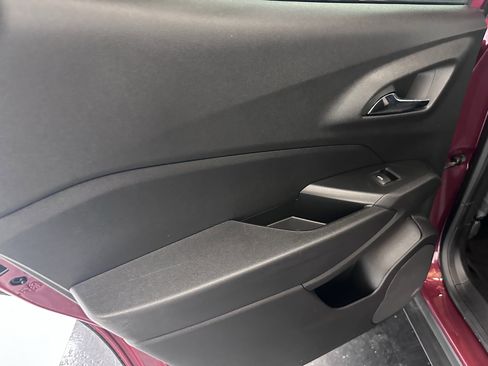 Used 2024 Chevrolet Trax LS image 32