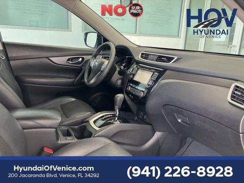 Used 2016 Nissan Rogue SV w/ SV Premium Package FWD image 25