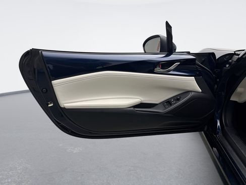 Used 2021 MAZDA MX-5 Miata RF Grand Touring RWD image 9