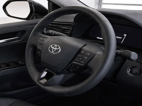 Used 2025 Toyota Camry XSE FWD image 16