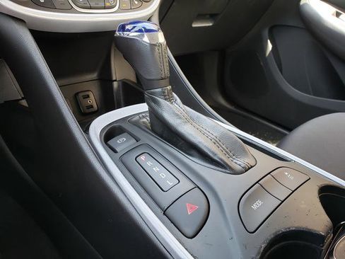 Used 2018 Chevrolet Volt LT w/ Comfort Package FWD image 25