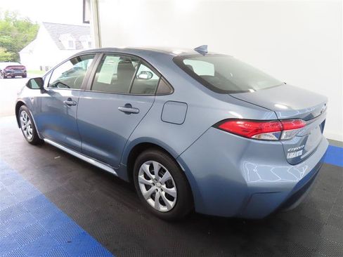 Used 2025 Toyota Corolla LE FWD image 11