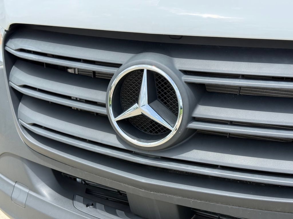 Used 2025 Mercedes-Benz Sprinter 2500 image 2