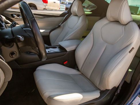 Used 2019 INFINITI Q60 3.0t Luxe w/ Essential Package RWD image 12