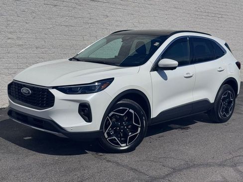 Used 2026 Ford Escape Platinum w/ Premium Technology Package image 2