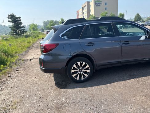 Used 2017 Subaru Outback 3.6R Limited AWD/4WD image 8