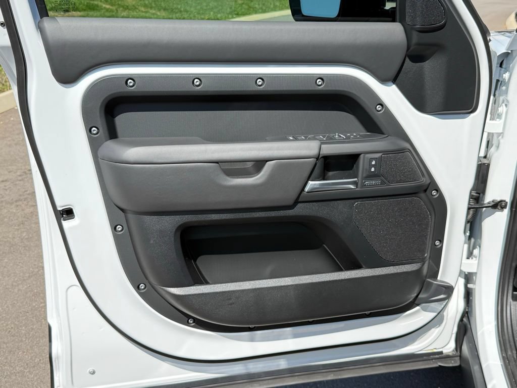 New 2026 Land Rover Defender 130 X-Dynamic SE AWD/4WD image 16