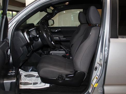 Used 2019 Toyota Tacoma TRD Sport RWD image 25