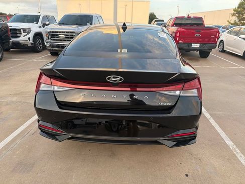 Used 2023 Hyundai Elantra Limited FWD image 5