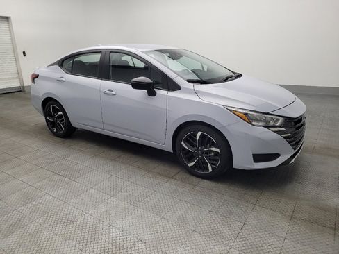 Used 2025 Nissan Versa SR image 11