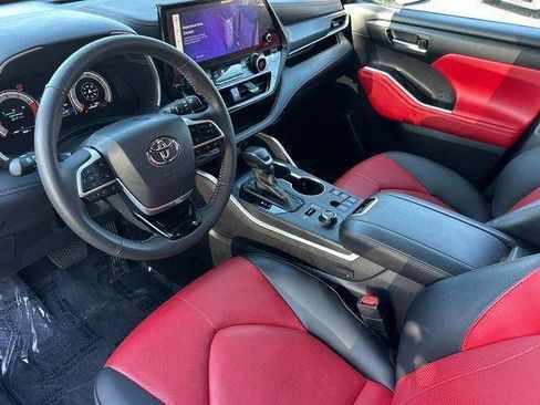 Used 2025 Toyota Highlander XSE image 13