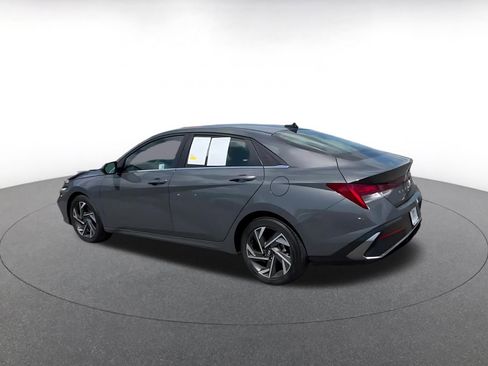 Used 2025 Hyundai Elantra SEL image 10