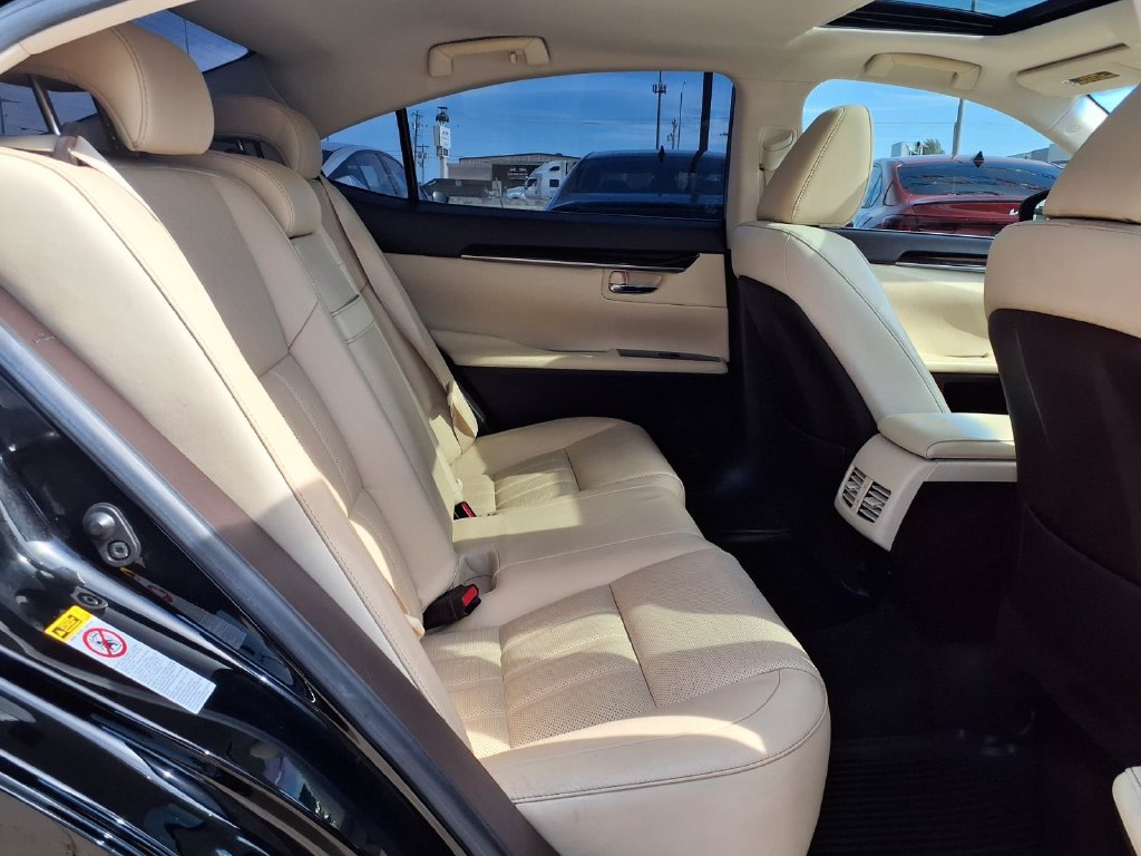 Used 2016 Lexus ES 350 w/ Luxury Package w/Wood Trim FWD image 15