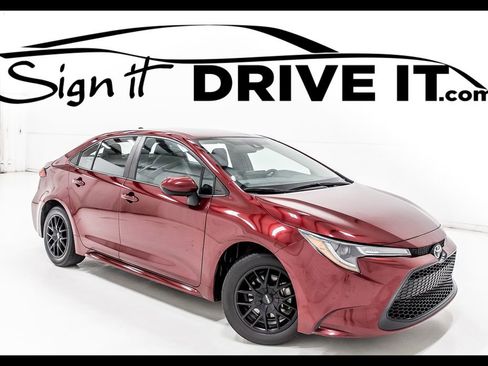 Used 2022 Toyota Corolla LE image 1