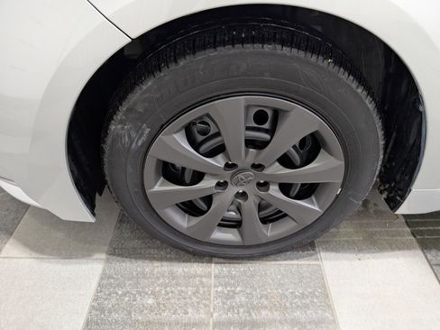 Used 2025 Toyota Corolla LE image 7