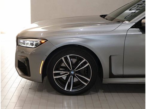 Used 2021 BMW 740i w/ M Sport Package RWD image 4