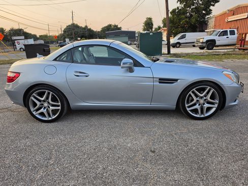 Used 2015 Mercedes-Benz SLK 250 image 9