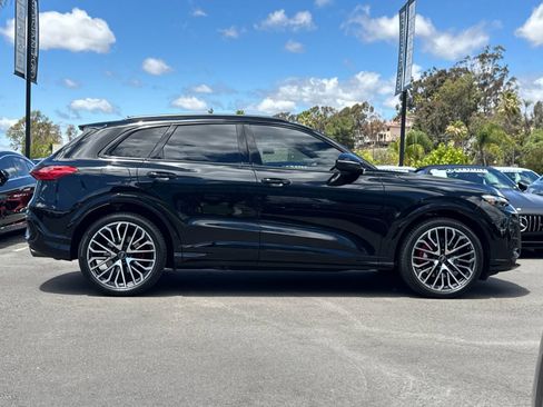 Used 2025 Audi SQ5 Prestige AWD/4WD image 2