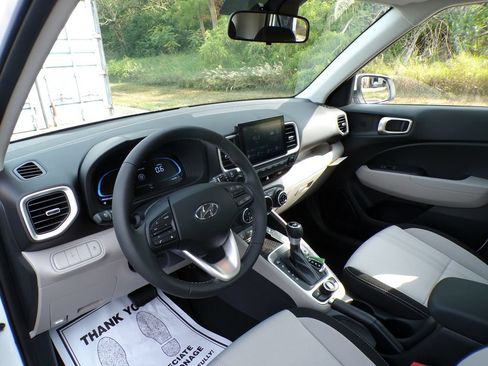 New 2026 Hyundai Venue SEL FWD image 10