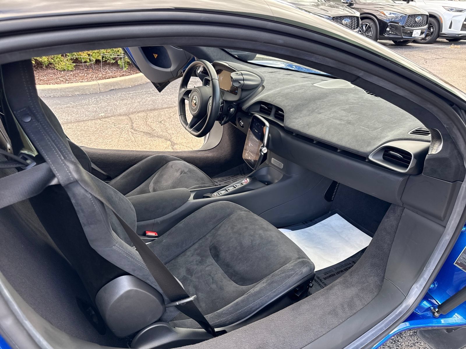 Used 2023 McLaren Artura RWD image 14