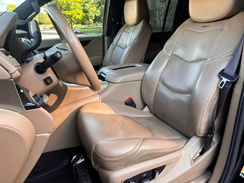 Used 2019 Cadillac Escalade ESV Platinum AWD/4WD image 11