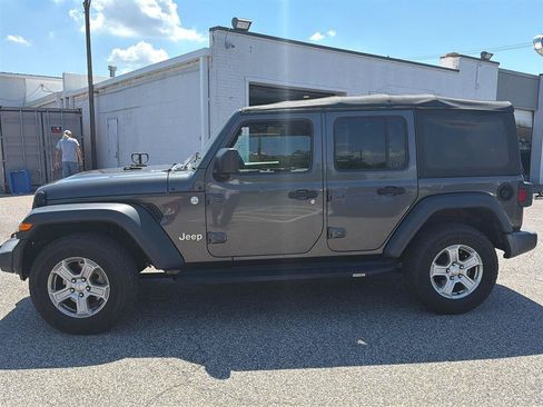 Used 2018 Jeep Wrangler Unlimited Sport S AWD/4WD image 3