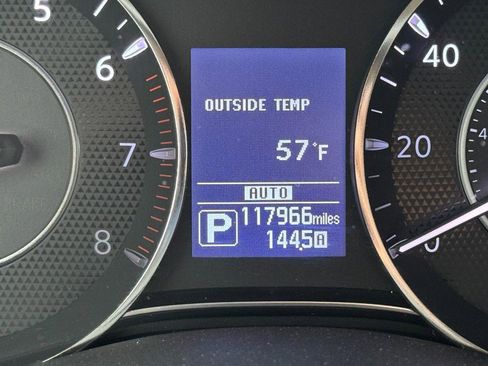 Used 2017 Nissan Armada SL image 18