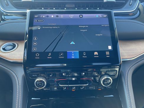 Used 2024 Jeep Grand Cherokee L Summit image 9