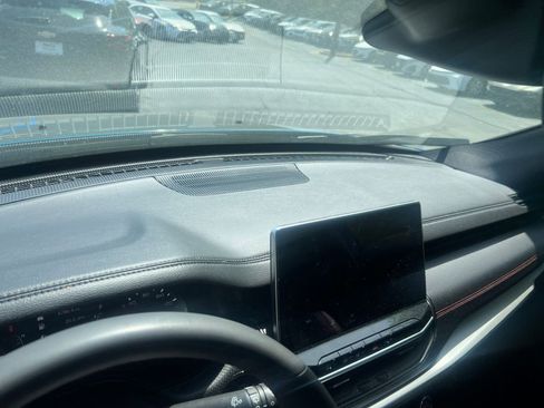 Used 2025 Jeep Compass Trailhawk image 17