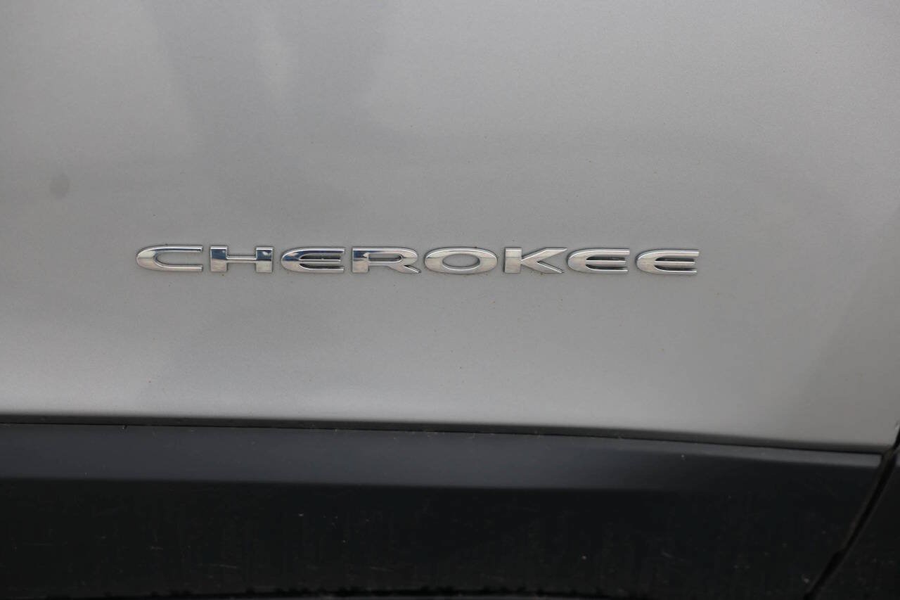 Used 2017 Jeep Cherokee Limited AWD/4WD image 37