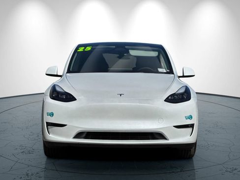 Used 2025 Tesla Model Y Long Range AWD/4WD image 9