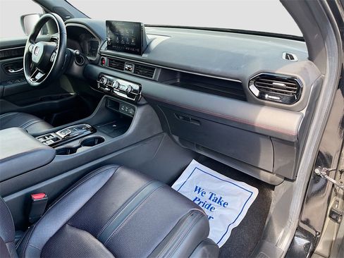 Used 2025 Honda Pilot Black Edition image 30