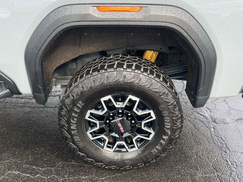 Used 2025 GMC Sierra 2500 AT4X image 5