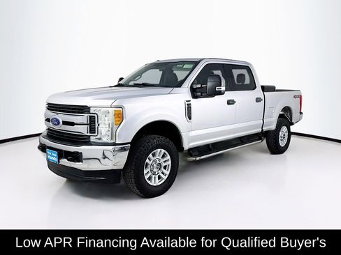 Used 2017 Ford F250 XLT AWD/4WD image 3