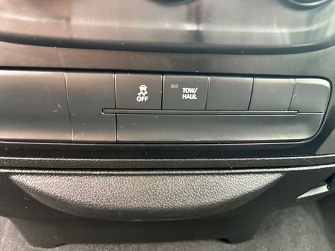 Used 2022 RAM 1500 Classic SLT image 10