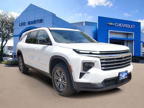 New 2026 Chevrolet Traverse LT w/ LPO, Floor Liner Package FWD image 2