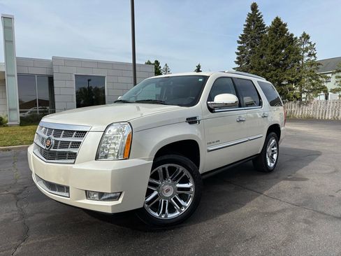 Used 2014 Cadillac Escalade Platinum AWD/4WD image 3