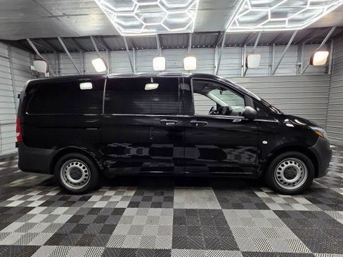 Used 2018 Mercedes-Benz Metris Passenger image 10