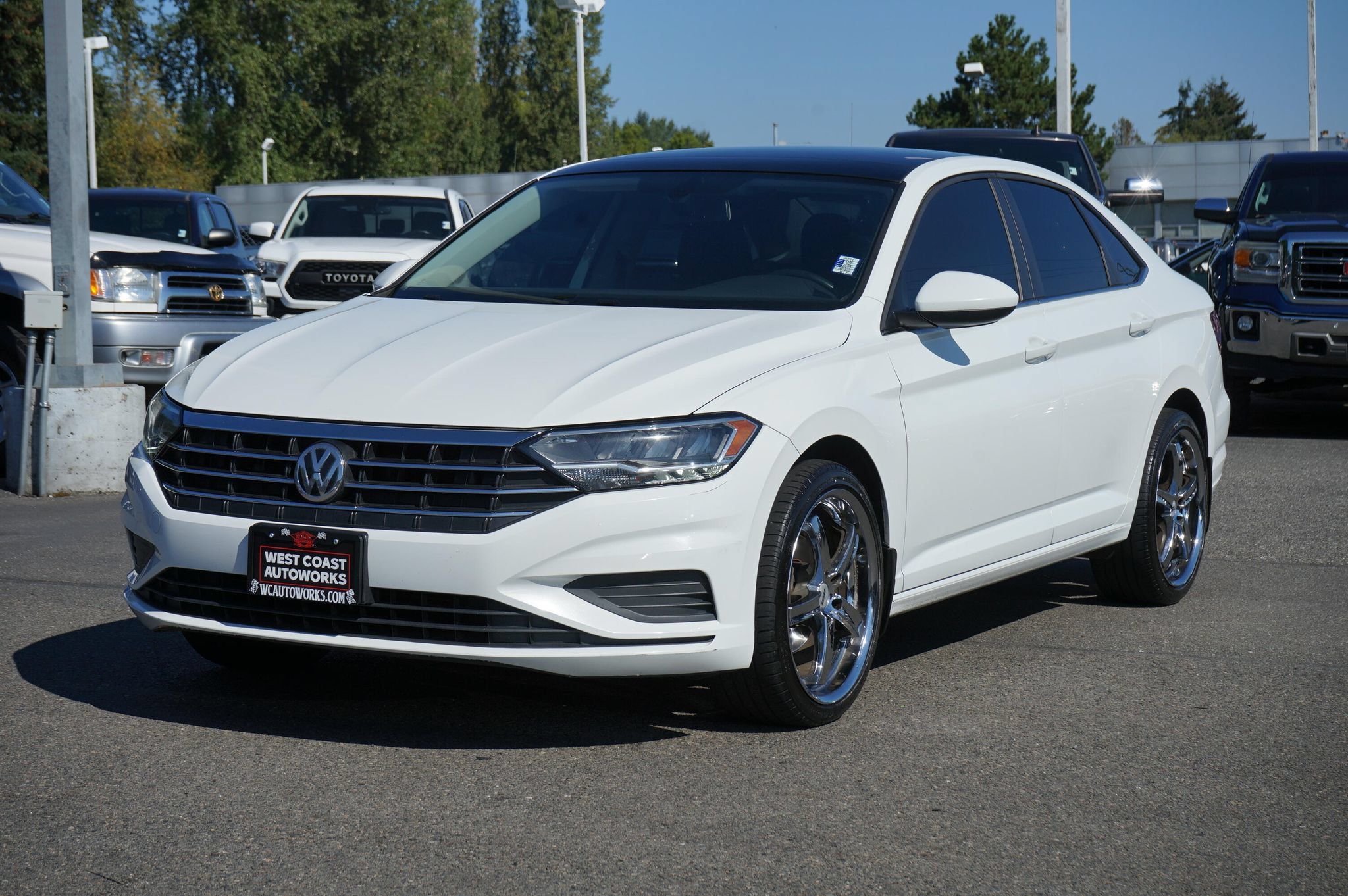 Used 2020 Volkswagen Jetta SE FWD image 1