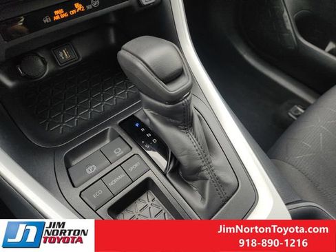 Used 2025 Toyota RAV4 XLE FWD image 21