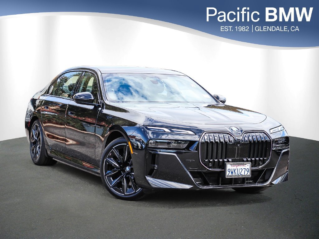 Used 2026 BMW 750e xDrive AWD/4WD image 1