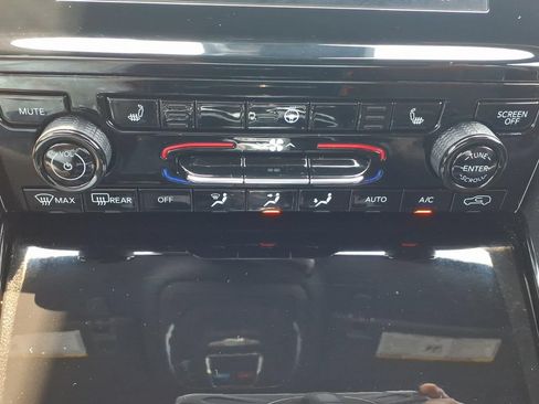 Certified 2023 Jeep Grand Cherokee Altitude AWD/4WD image 8