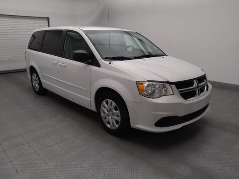 Used 2017 Dodge Grand Caravan SE FWD image 13